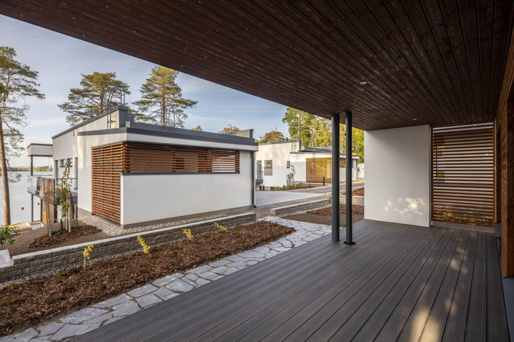 Taloyhtiön pihan rakentaminen, Helsinki, Kuusisaari