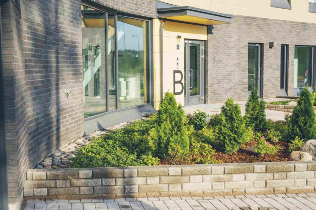 Taloyhtiön pihan viherrakentaminen, Espoo