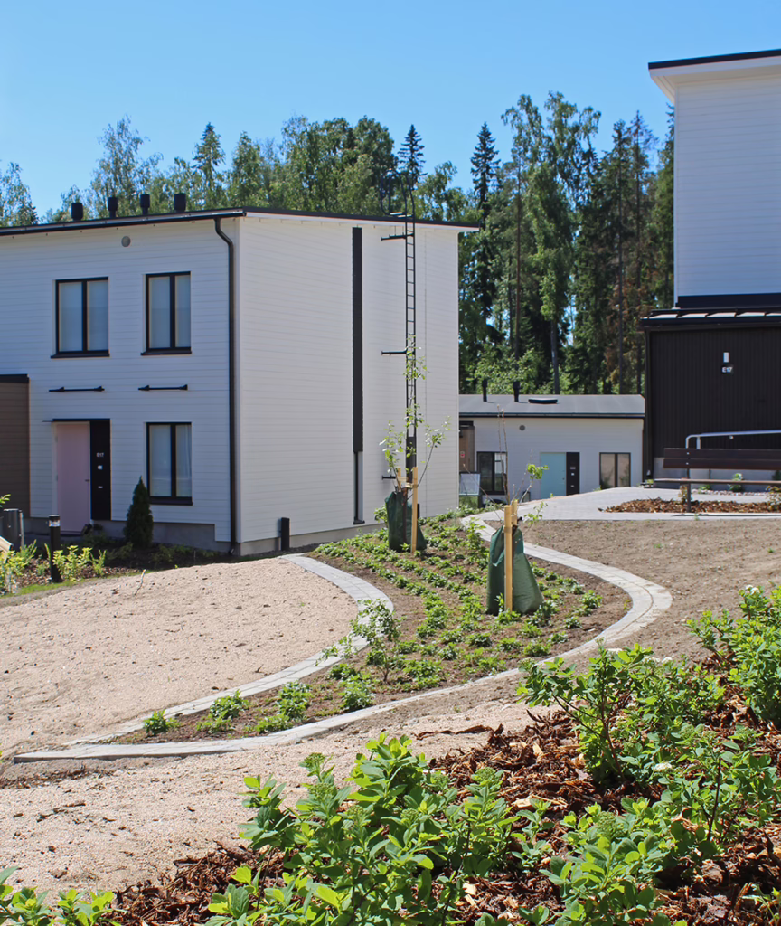 entti uusimaa piharakentaminen, taloyhtiön istutusalue