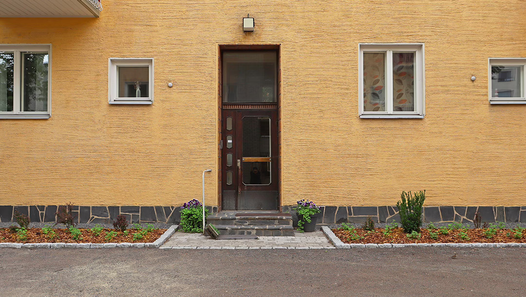 Taloyhtiön pihasaneeraus Entin kanssa 