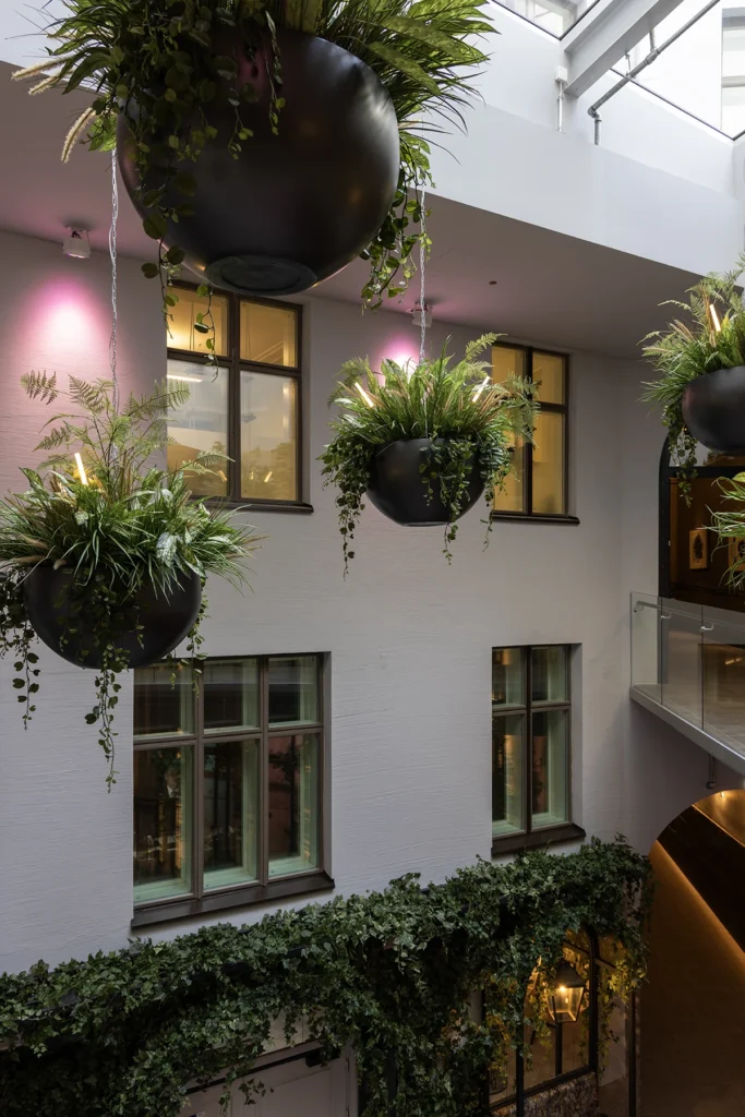 Entti Design vihersisustus Helsinki hotelli secret garden