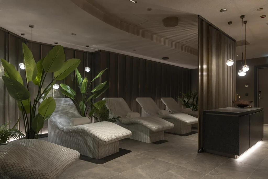 Entti Design vihersisustus Helsinki hotelli wet lounge viherkasvit