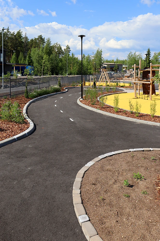 Entti design maisemasuunnittelu, Naantalin luonnonmaan perhetalo liikenneympyrät