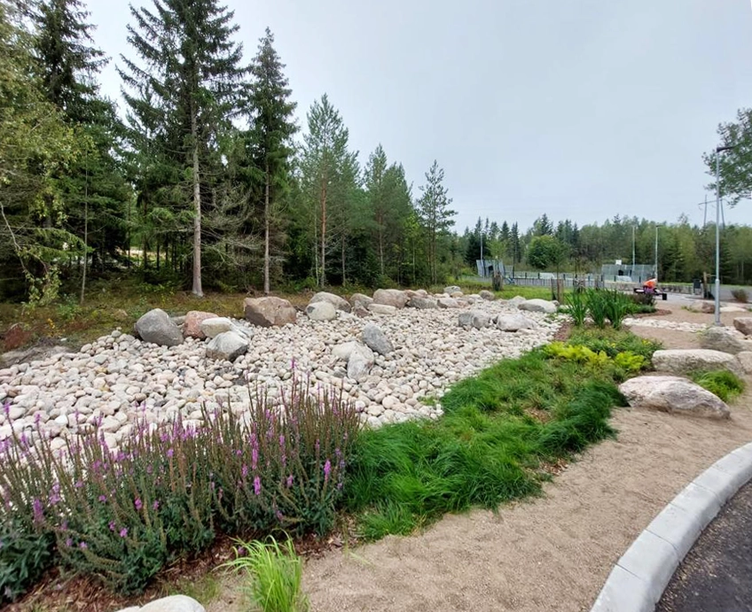 Entti design maisemasuunnittelu, Naantalin luonnonmaan perhetalo huleveden imeytys