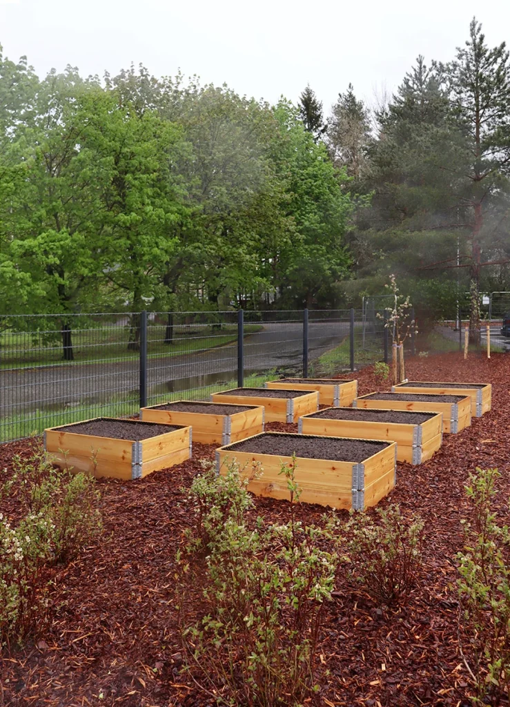 Entti VS Viherrakentaminen Kairiskulman päiväkoti istutuslaatikot