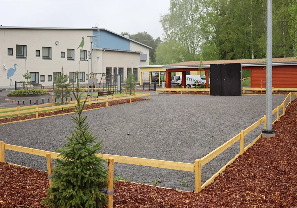 Entti VS Viherrakentaminen Kairiskulman päiväkoti kenttä