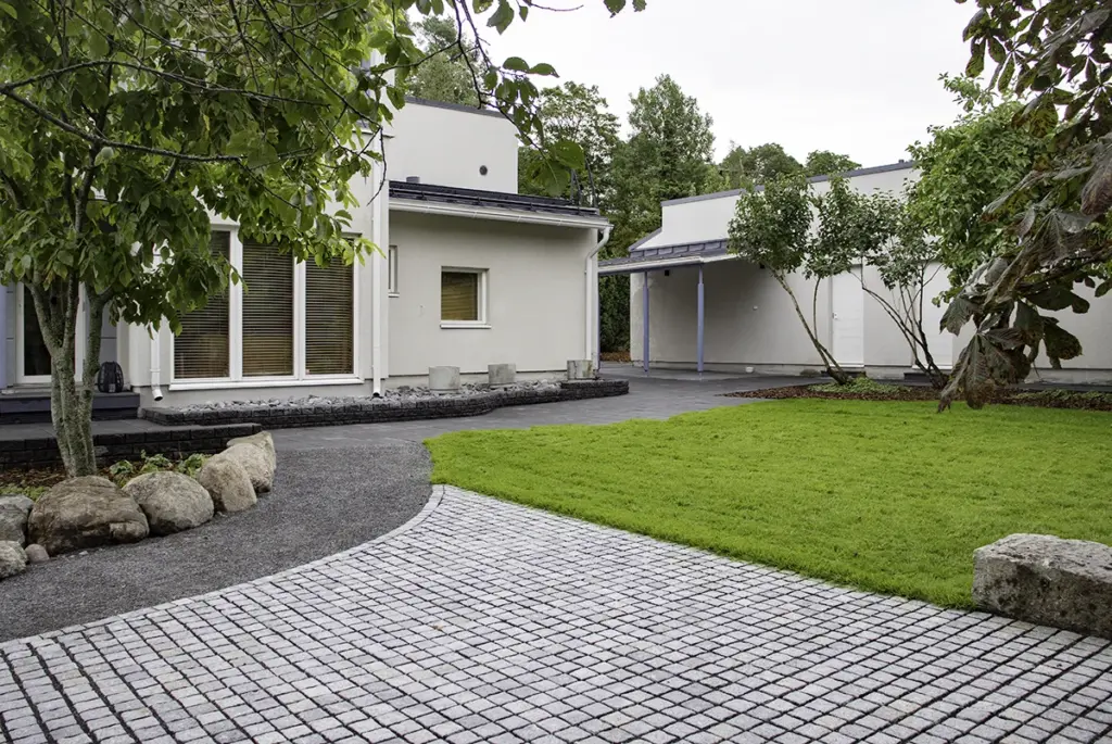 Entti entti-piha pihasuunnittelu luonnonkivi noppakivi siirtonurmi