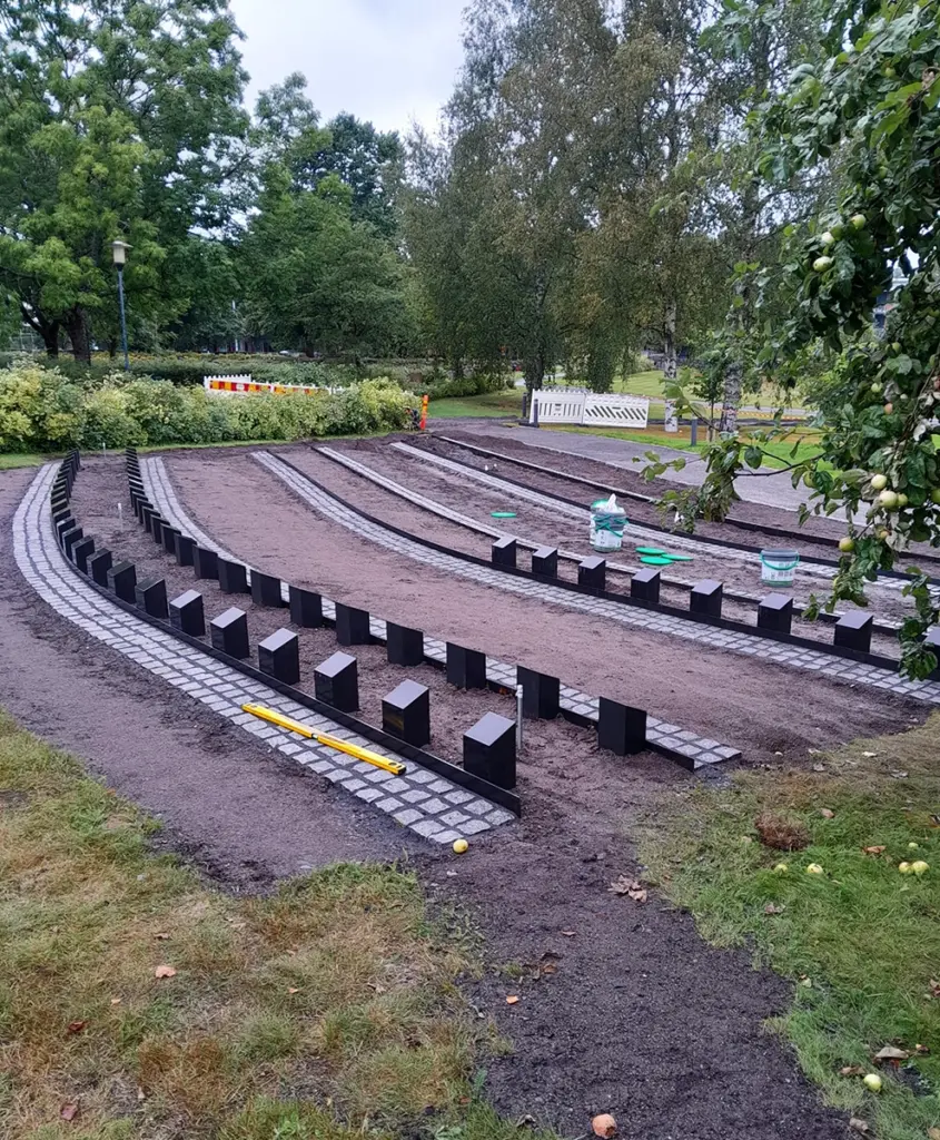 Entti VS Katariinan hautausmaan muistolehto urakka hautakivien asennus