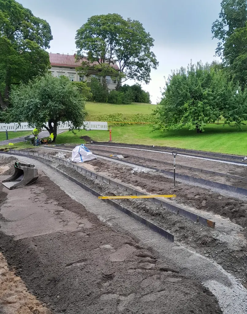 Entti VS Katariinan hautausmaan muistolehto urakka metallireunat