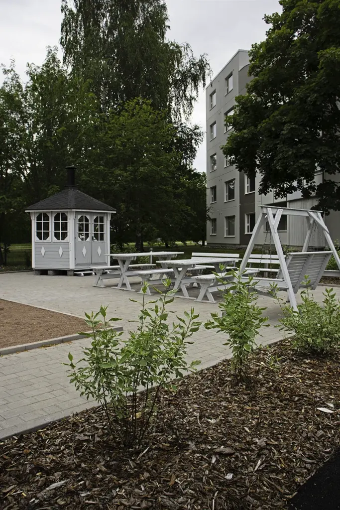 Taloyhtiön pihasaneeraus Turku oleskelualue