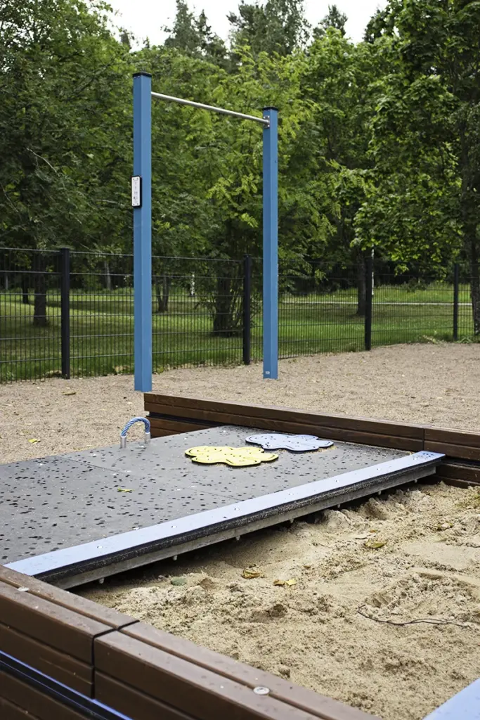 Taloyhtiön pihasaneeraus Turku kannellinen hiekkalaatikko